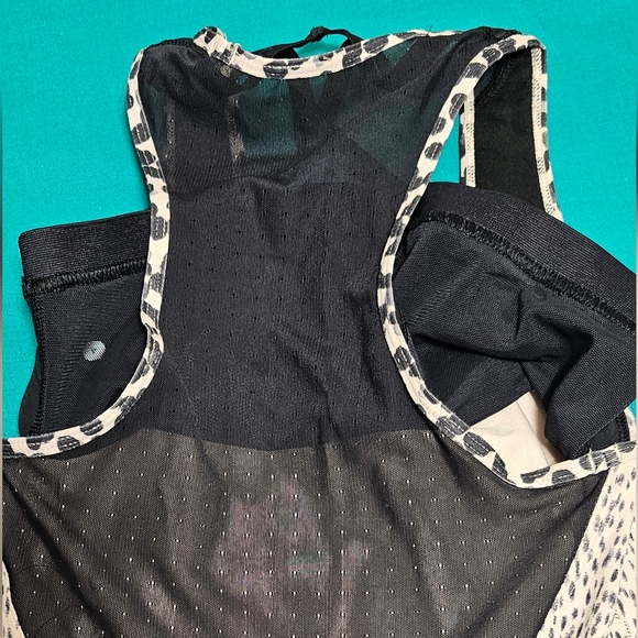Like new LULULEMON DANCE TO YOGA TANK US 4 - Picture 11 of 17